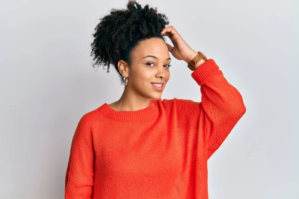 Jovem Menina Afro Americana Vestindo Roupas Casuais Sorrindo Confiante Tocando — Fotografia de Stock