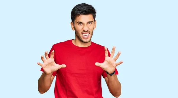 Joven Hombre Guapo Vistiendo Camiseta Roja Casual Sonriendo Divertido Haciendo —  Fotos de Stock