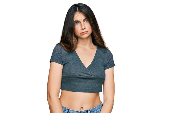 Joven Hermosa Chica Adolescente Usando Casual Top Cosecha Camiseta Escéptico — Foto de Stock
