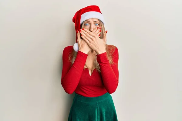 Vacker Kaukasiska Kvinna Bär Jul Kostym Och Hatt Chockad Täcker — Stockfoto