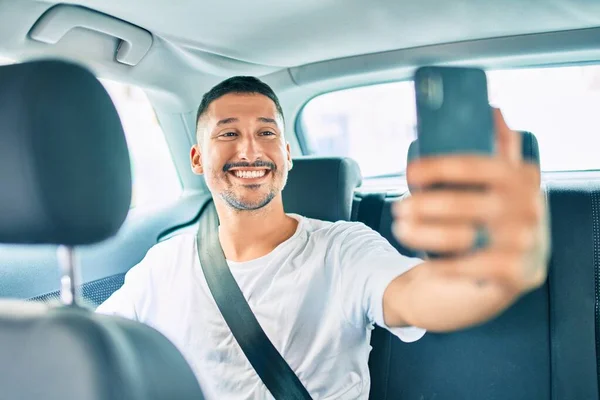 Young Hispanic Man Smiling Happy Making Selfie Smartphone Sitting Car — ストック写真