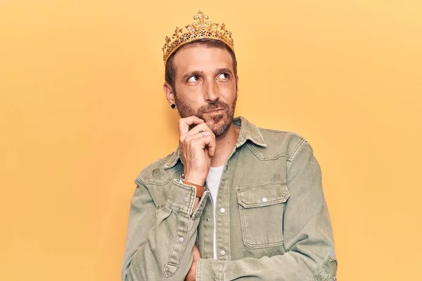 Young Handsome Man Wearing King Crown Thinking Concentrated Doubt Finger — Stock Photo, Image
