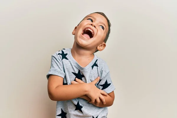 Adorable Niño Latino Con Ropa Casual Mirando Costado Pose Perfil — Foto de Stock