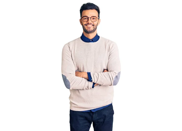 Junger Gutaussehender Hispanischer Mann Eleganter Kleidung Und Brille Mit Glücklichem — Stockfoto