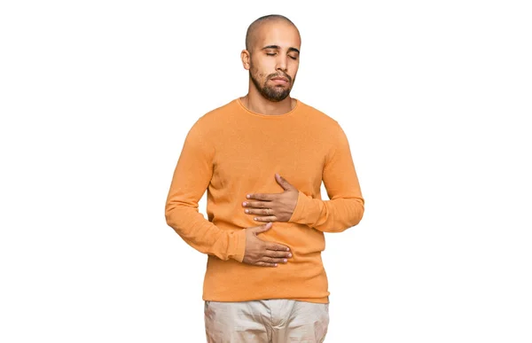 Homem Adulto Hispânico Vestindo Camisola Inverno Casual Com Mão Estômago — Fotografia de Stock