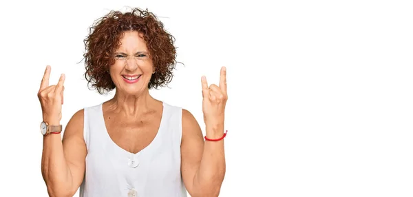 Mooie Middelbare Leeftijd Volwassen Vrouw Dragen Casual Wit Shirt Schreeuwen — Stockfoto