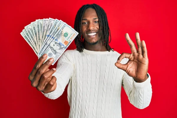 Afro Amerikaanse Man Met Vlechten Dollars Doen Teken Met Vingers — Stockfoto