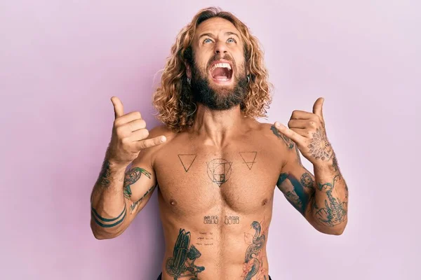 Handsome Man Beard Long Hair Standing Shirtless Showing Tattoos Doing — Stock Photo, Image