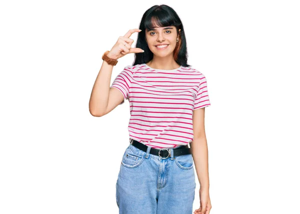 Jong Latijns Amerikaans Meisje Draagt Casual Kleding Glimlachend Zelfverzekerd Gebaar — Stockfoto