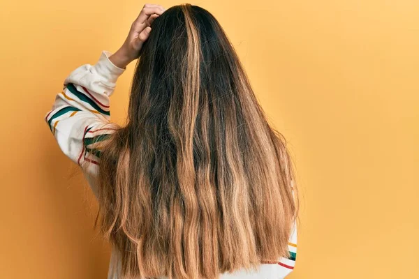 Young Caucasian Woman Wearing Casual Clothes Backwards Thinking Doubt Hand — Stock Photo, Image