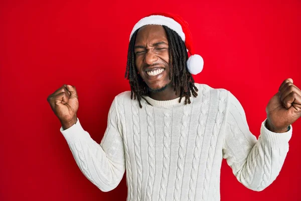 African American Man Braids Wearing Christmas Hat Very Happy Excited — Stock Photo, Image