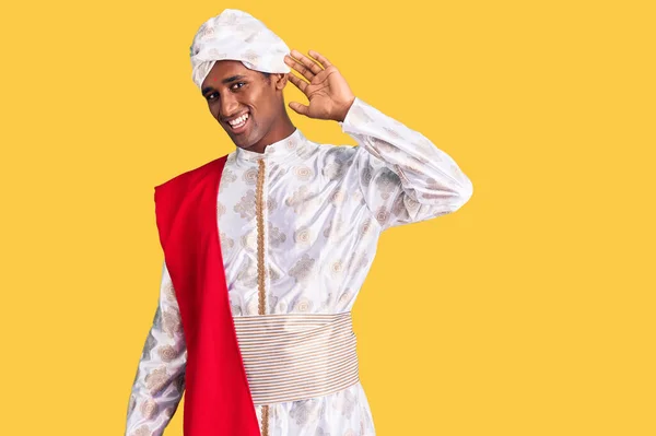 Homem Bonito Africano Vestindo Roupas Saree Sherwani Tradição Sorrindo Com — Fotografia de Stock