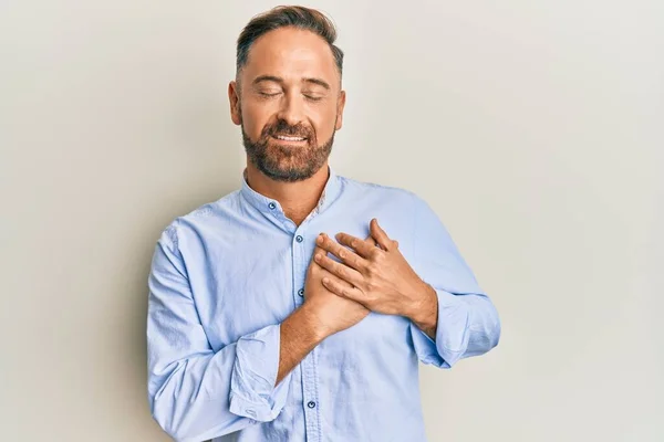 Guapo Hombre Mediana Edad Vistiendo Ropa Negocios Sonriendo Con Las —  Fotos de Stock