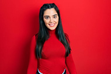 Genç İspanyol mutlu kadın.