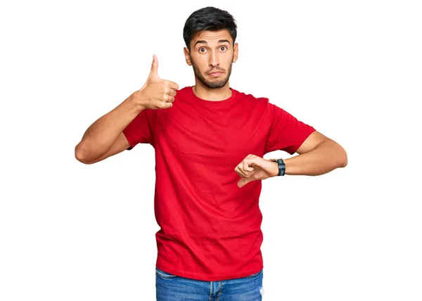 Homem Bonito Jovem Vestindo Camiseta Vermelha Casual Fazendo Polegares Para — Fotografia de Stock