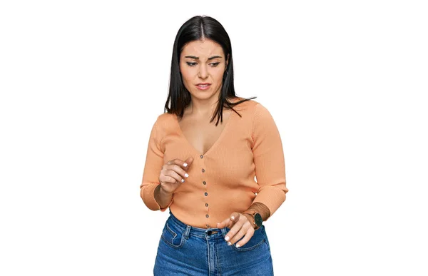 Mujer Hispana Joven Usando Ropa Casual Expresión Disgustada Disgustada Temerosa — Foto de Stock