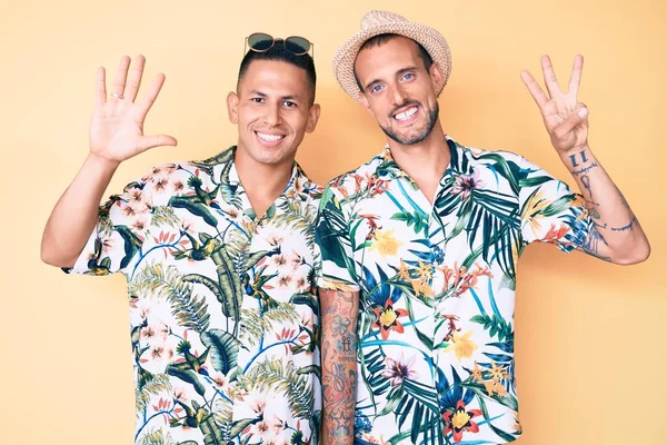 Jovem Gay Casal Dois Homens Vestindo Verão Chapéu Havaiano Camisa — Fotografia de Stock