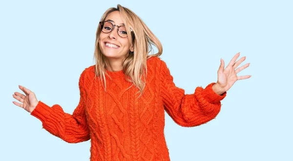 Jong Mooi Blond Vrouw Dragen Winterjas Glimlachen Gelukkig Positief Gek — Stockfoto