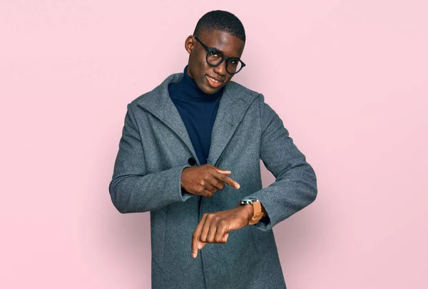 Jeune Homme Afro Américain Portant Des Vêtements Travail Des Lunettes — Photo