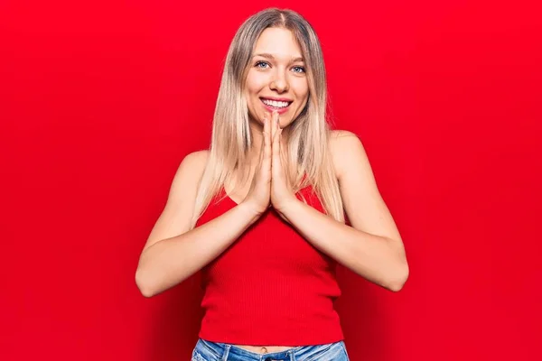 Young Blonde Woman Wearing Casual Clothes Praying Hands Together Asking — Stock Photo, Image