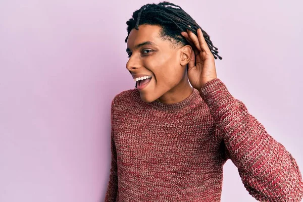 Joven Hombre Afroamericano Vistiendo Suéter Casual Invierno Sonriendo Con Mano — Foto de Stock