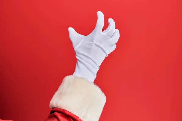 Mão Homem Vestindo Traje Papai Noel Luvas Sobre Fundo Vermelho — Fotografia de Stock