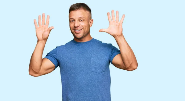 Handsome Muscle Man Wearing Casual Clothes Showing Pointing Fingers Number — Stock Photo, Image