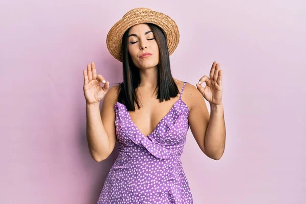 Young Brunette Woman Wearing Summer Dress Hat Relax Smiling Eyes — Stockfoto