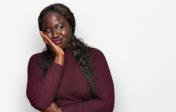 Mujer Africana Joven Usando Suéter Invierno Casual Pensando Que Parece —  Fotos de Stock