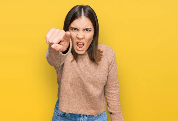 Jeune Belle Femme Portant Des Vêtements Décontractés Pointant Mécontent Frustré — Photo