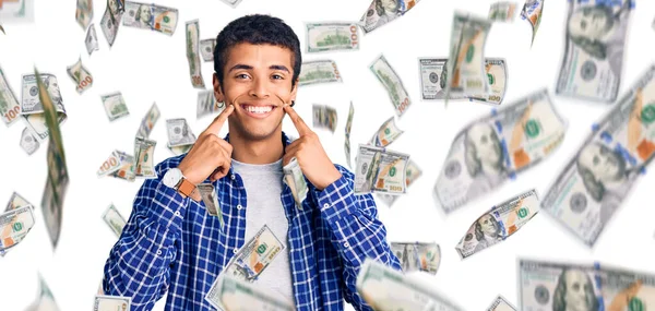 Joven Hombre Amerciano Africano Vistiendo Ropa Casual Sonriendo Con Boca — Foto de Stock