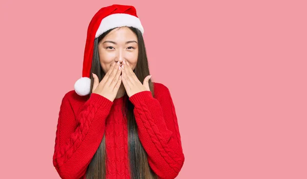 Young Chinese Woman Wearing Christmas Hat Laughing Embarrassed Giggle Covering — Stock Photo, Image