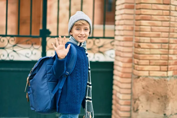 Adorable Estudiante Rubio Diciendo Adiós Con Mano Escuela —  Fotos de Stock