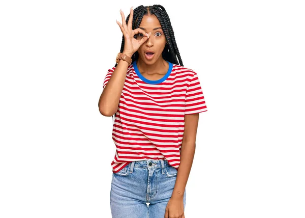 Mooie Latijns Amerikaanse Vrouw Casual Kleding Doet Gebaar Geschokt Met — Stockfoto