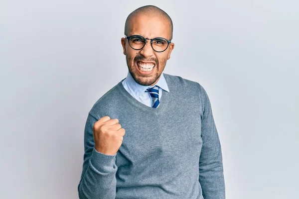 Hispanischer Erwachsener Mann Mit Brille Und Businessstil Wütend Und Verrückt — Stockfoto