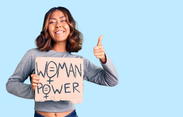 Young Beautiful Mixed Race Woman Holding Woman Power Banner Smiling — 图库照片
