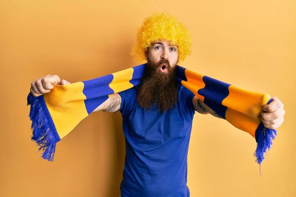 Ruiva Homem Com Barba Longa Futebol Hooligan Jogo Torcida Vestindo — Fotografia de Stock