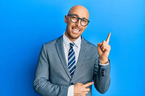 Bald Man Beard Wearing Business Jacket Glasses Smiling Happy Pointing — Stock Photo, Image