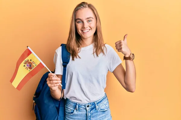 Mooie Blonde Vrouw Uitwisseling Student Met Spaanse Vlag Glimlachen Gelukkig — Stockfoto