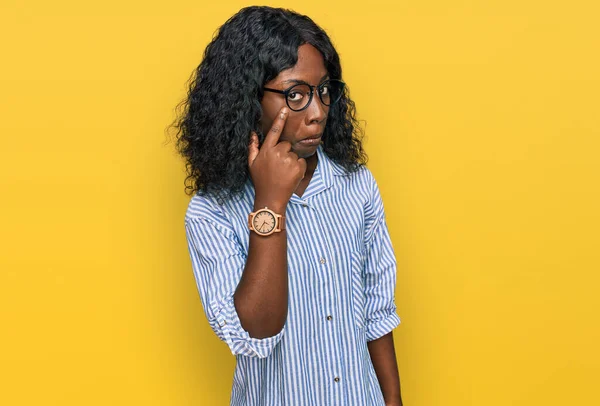 Beautiful African Young Woman Wearing Casual Clothes Glasses Pointing Eye — Stock Photo, Image