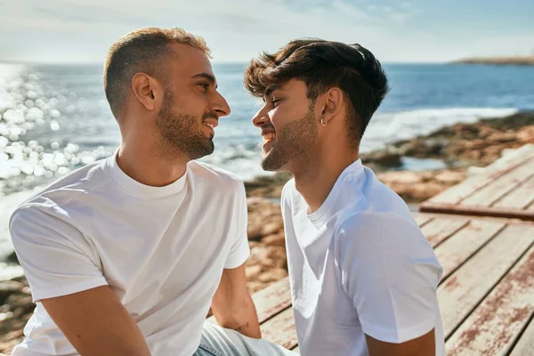 Sahilde Romantik Eşcinsel Çift — Stok fotoğraf
