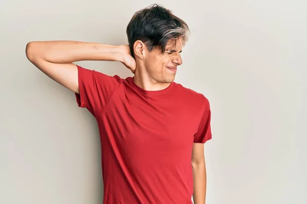 Young Hispanic Man Wearing Casual Clothes Suffering Neck Ache Injury — Stock Photo, Image