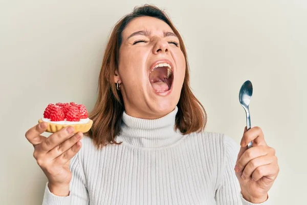 Young Caucasian Woman Holding Sweet Pastry Angry Mad Screaming Frustrated — 图库照片