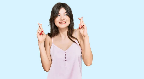 Young Beautiful Caucasian Girl Wearing Casual Clothes Gesturing Finger Crossed — Stock Photo, Image