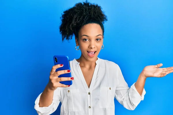 Young African American Girl Using Smartphone Celebrating Achievement Happy Smile — Fotografia de Stock