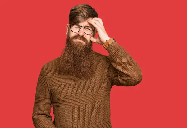 Jovem Irlandês Ruiva Homem Vestindo Roupas Casuais Óculos Preocupado Estressado — Fotografia de Stock