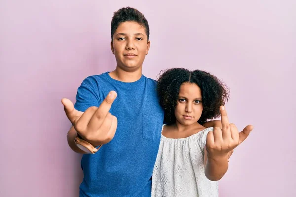 Junge Hispanische Familie Von Bruder Und Schwester Trägt Lässige Kleidung — Stockfoto