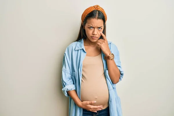 Mooie Latijns Amerikaanse Vrouw Verwacht Een Baby Raakt Zwanger Buik — Stockfoto