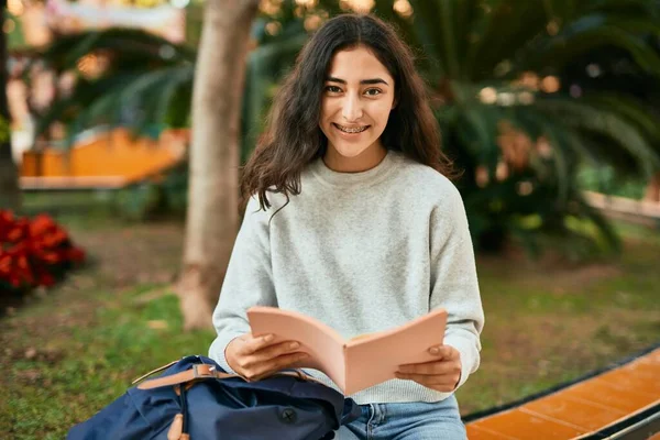 Young Middle East Student Girl Smiling Happy Reading Book City — Stock Photo, Image