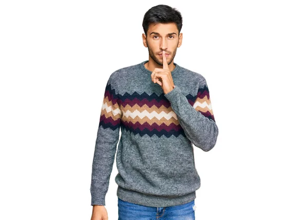 Joven Hombre Guapo Usando Suéter Invierno Casual Pidiendo Estar Tranquilo —  Fotos de Stock